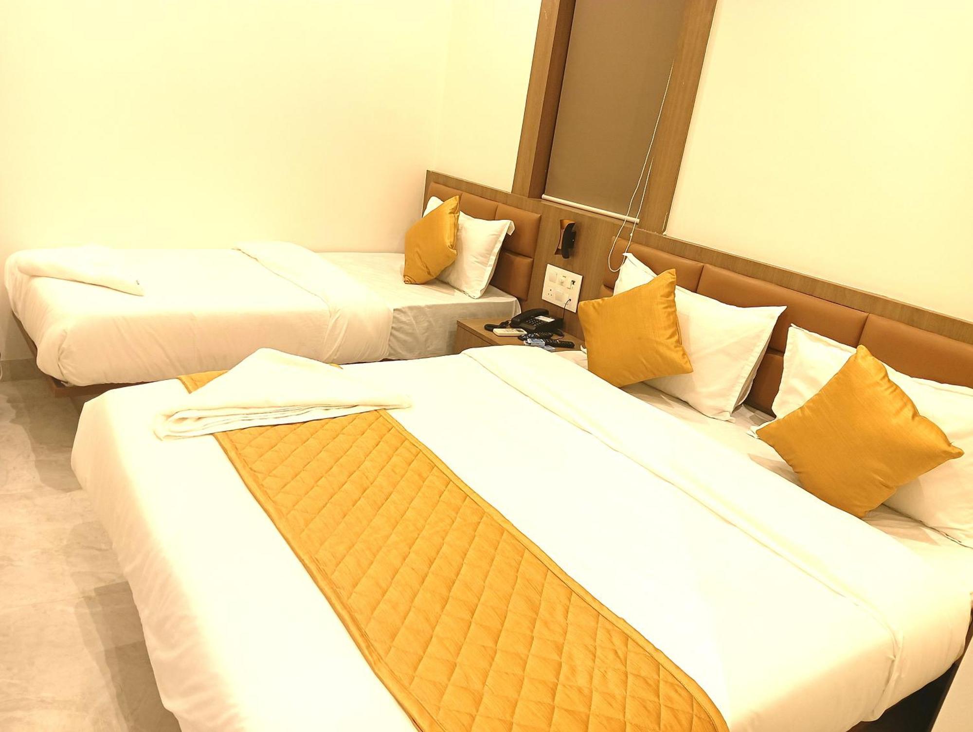 Hotel Enigma Inn มุมไบ ภายนอก รูปภาพ