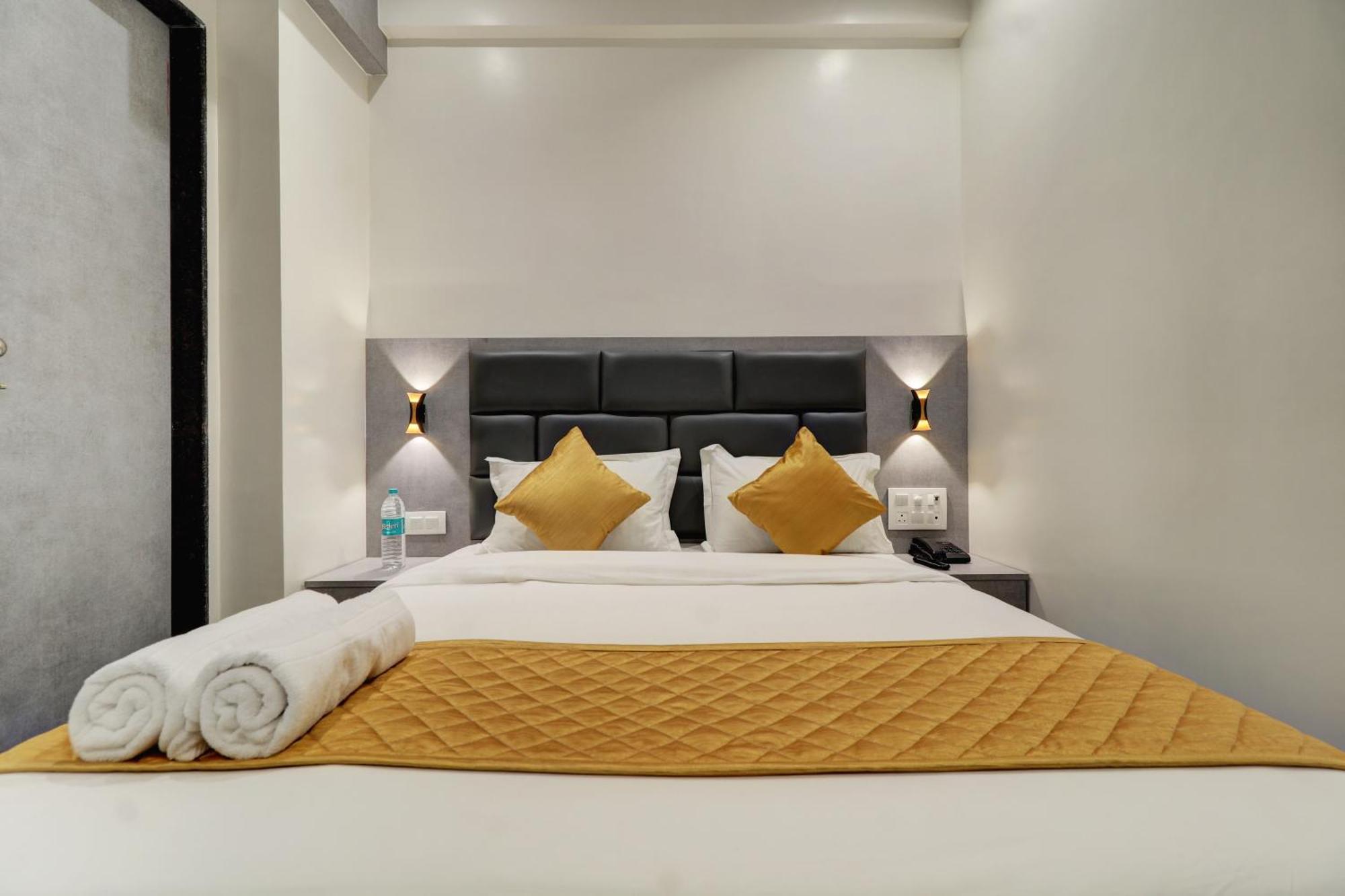 Hotel Enigma Inn มุมไบ ภายนอก รูปภาพ