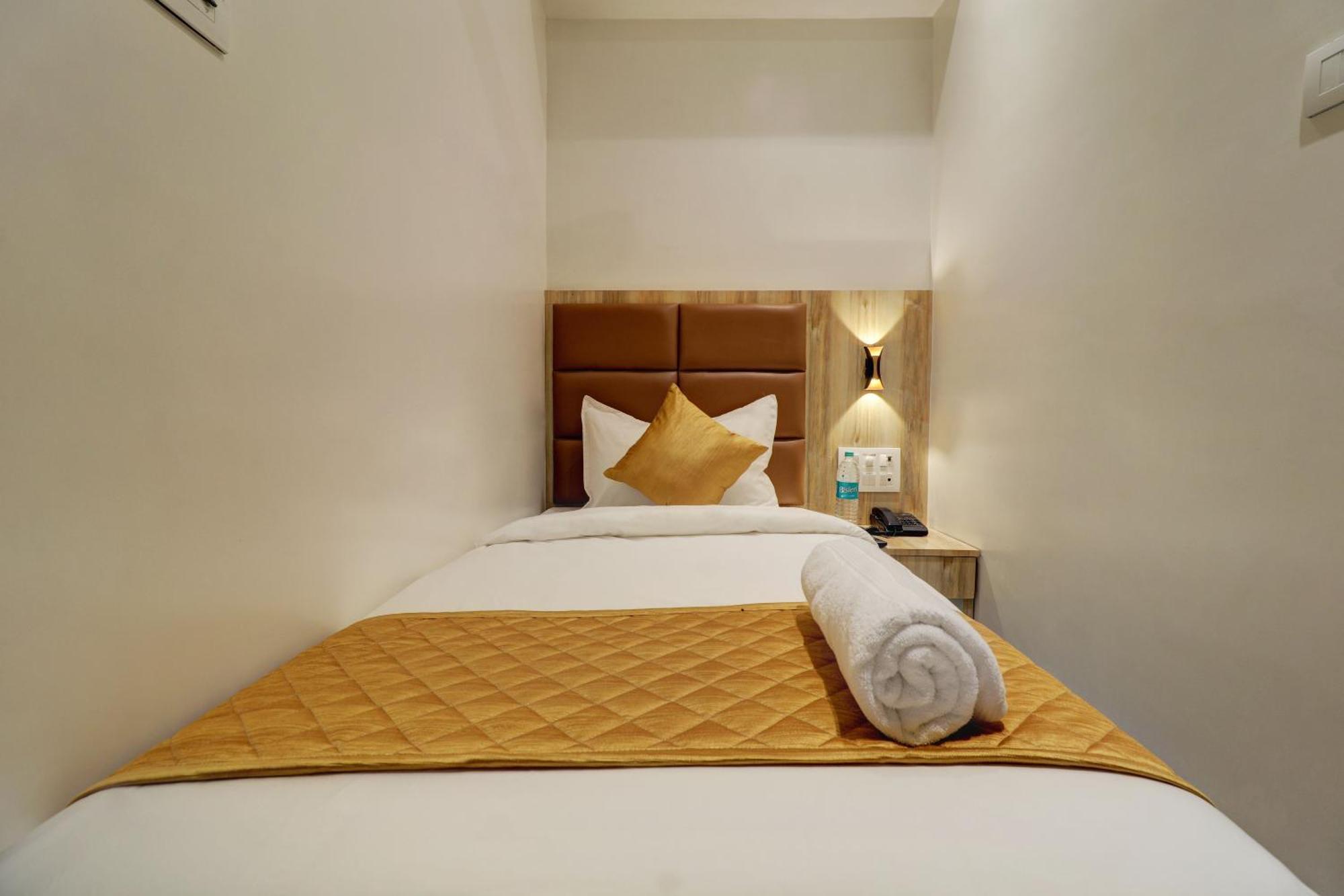 Hotel Enigma Inn มุมไบ ภายนอก รูปภาพ