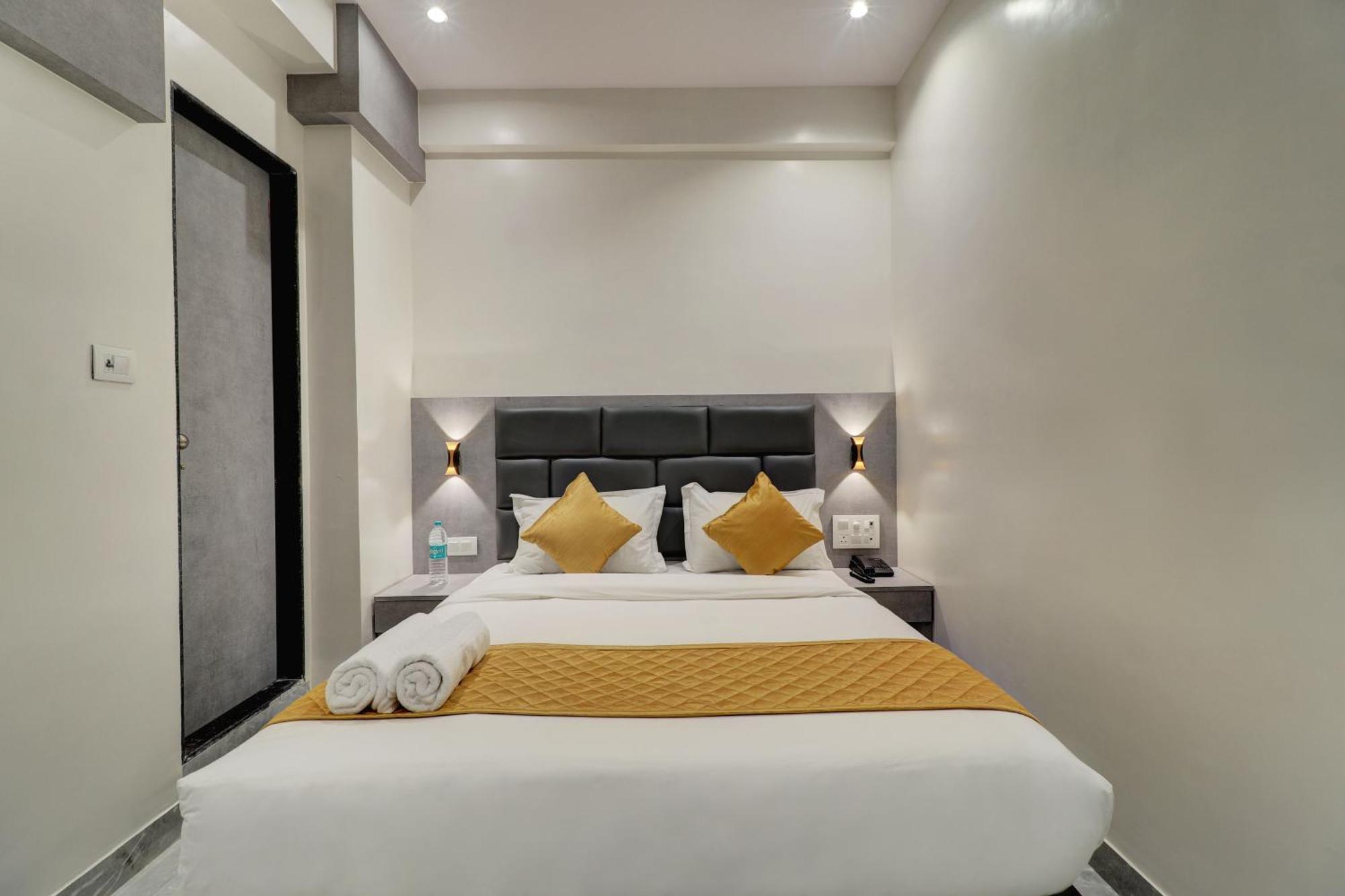 Hotel Enigma Inn มุมไบ ภายนอก รูปภาพ